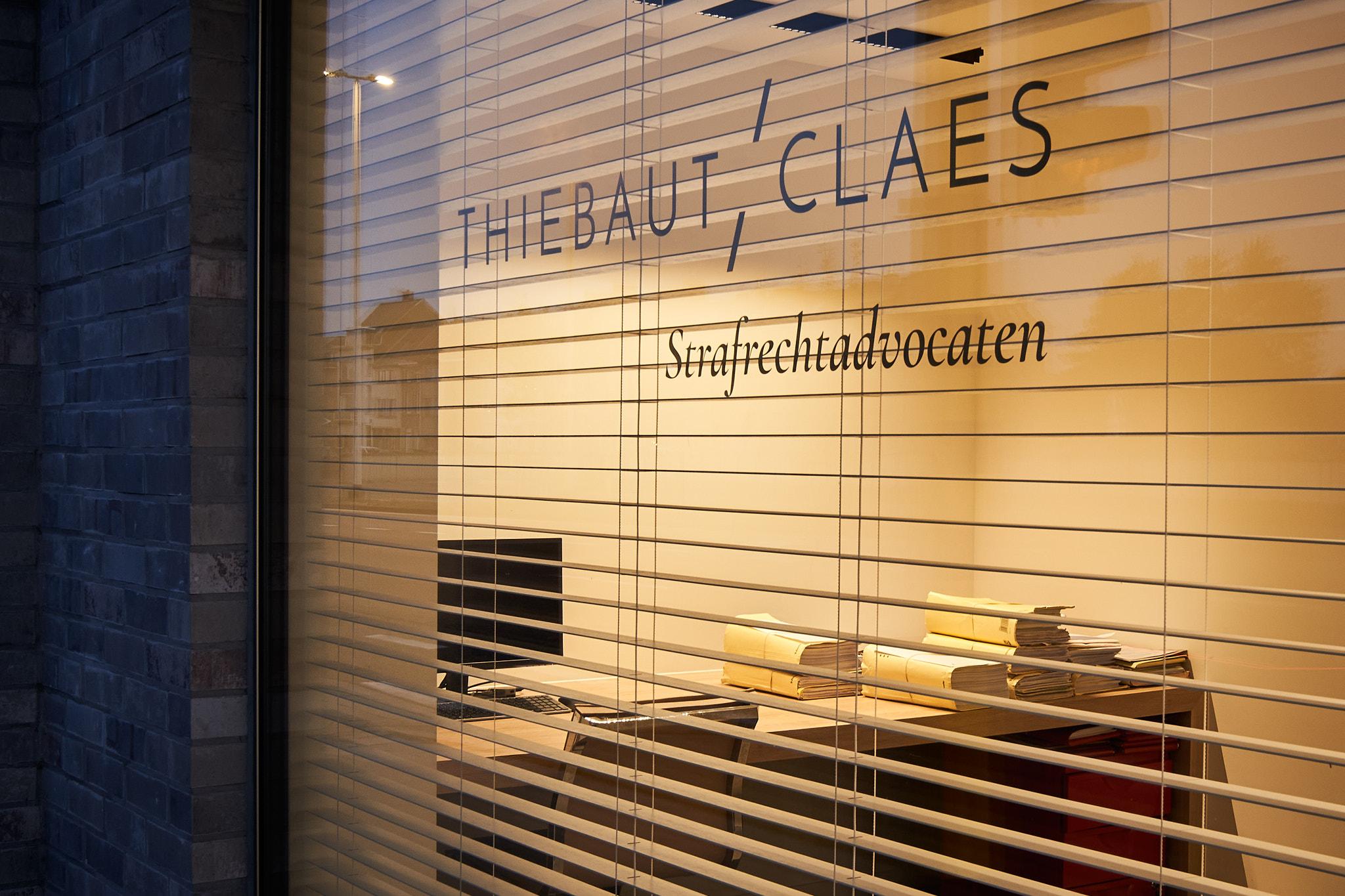 Thiebaut Claes advocaten kantoorraam Thiebaut Claes advocaten kantoorraam